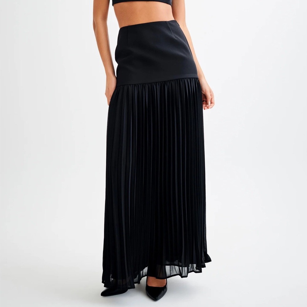 Meshki Black Pleated Skirt